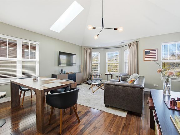 4th image of 639 W Elm St #C