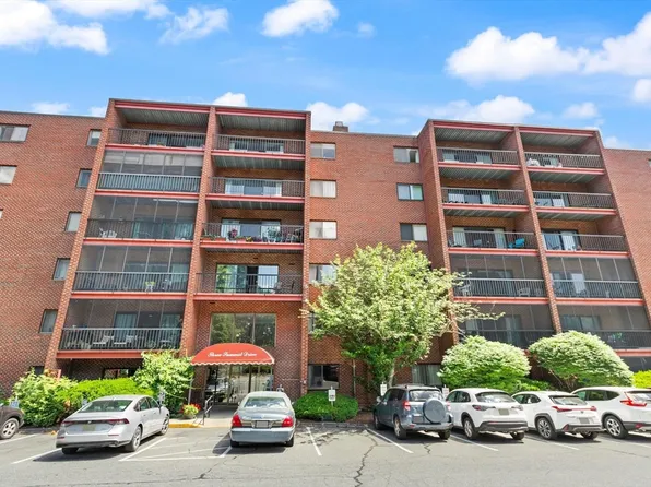 3 Summit Dr APT 17, Reading, MA 01867