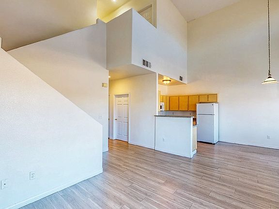 3rd image of 4915 E Russell Rd Building 116-19