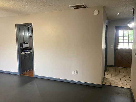 Entry / Living