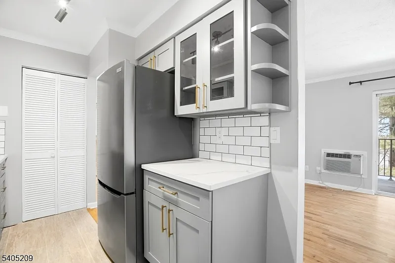 1 bed, 1.0 bath, $1,950 — Photo 2