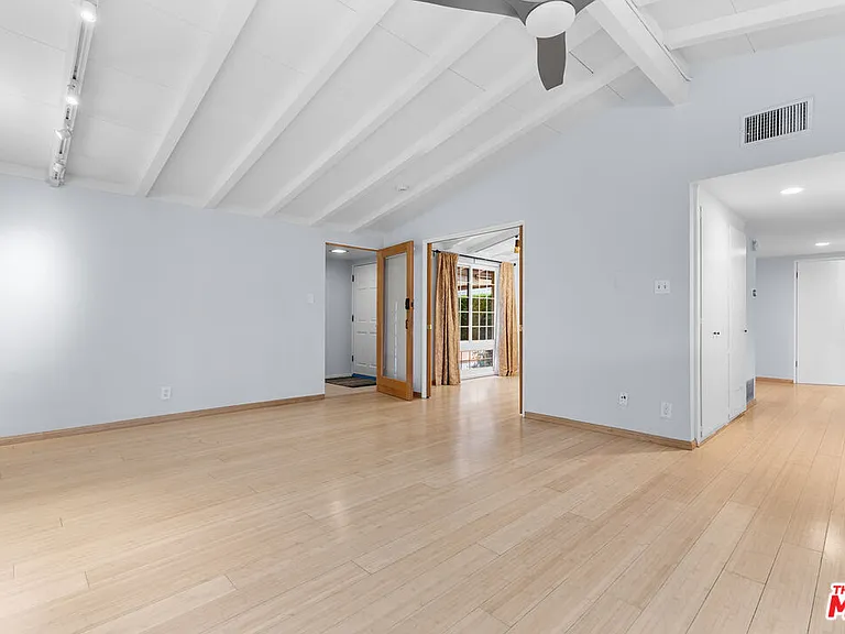 6742 Sunny Brae Ave — Photo 14