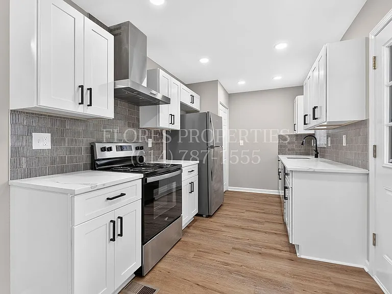 1300 Evaline Dr — Photo 20