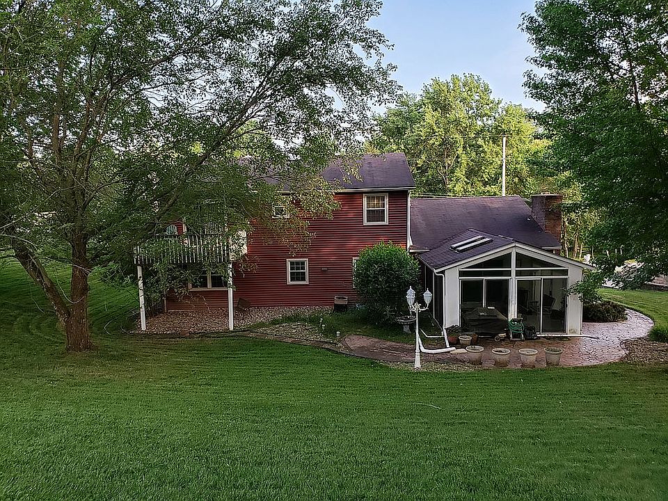 1st image of 210 N Hills Dr