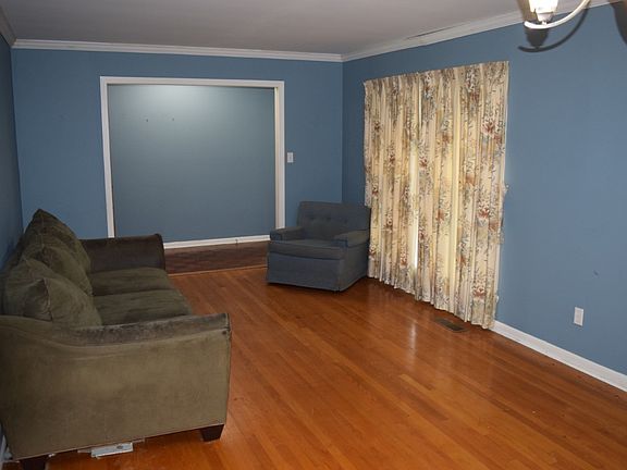 5th image of 806 Woodmont Dr