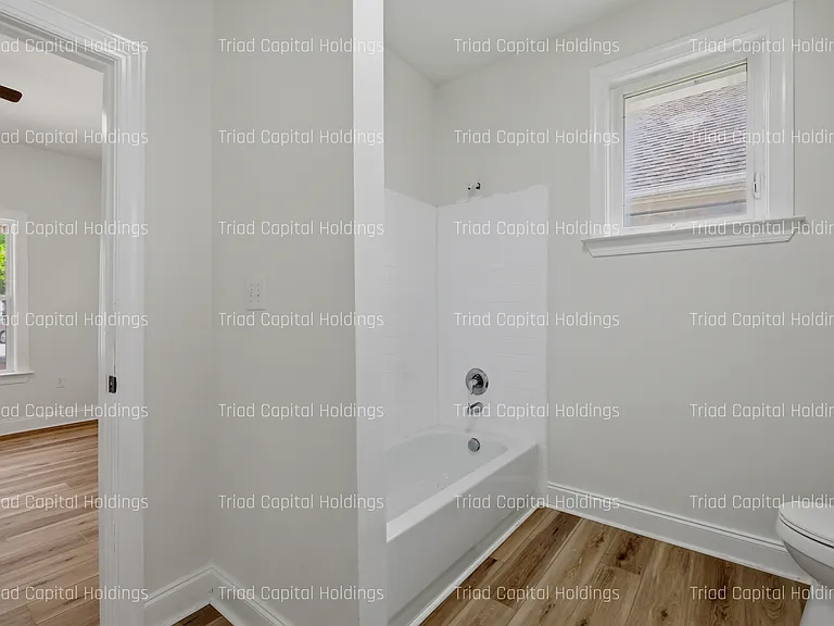 905 Meares St — Photo 14