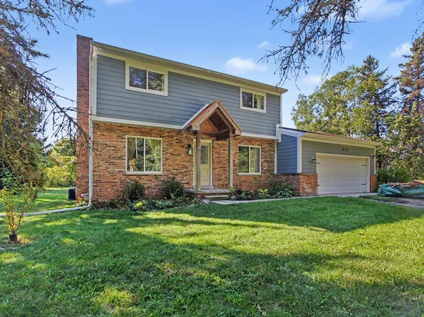 2705 Jennings Rd, Whitmore Lake, MI 48189