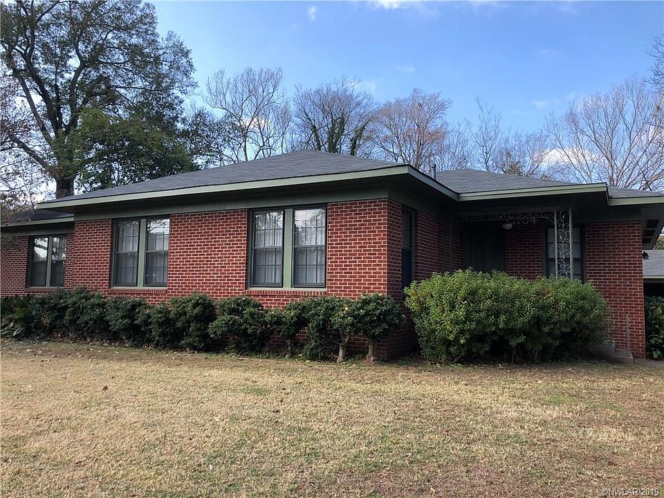 1st image of 3704 Gilbert Dr