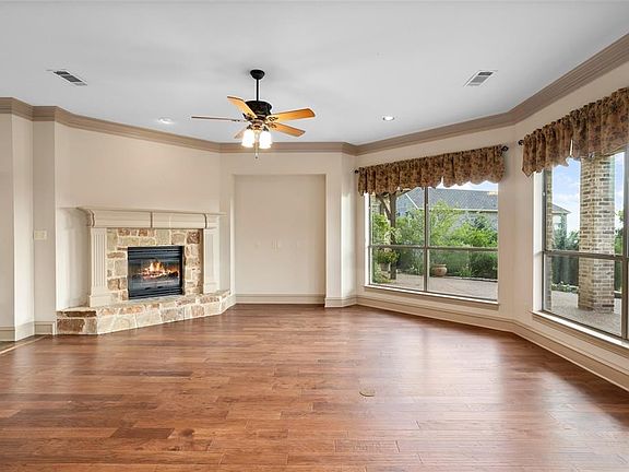 3rd image of 12465 Indian Creek Dr