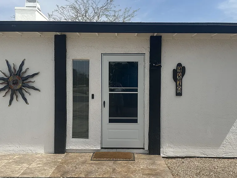 E Celeste Dr — Photo 34