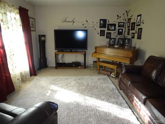 3rd image of 2185 Jenkee Dr