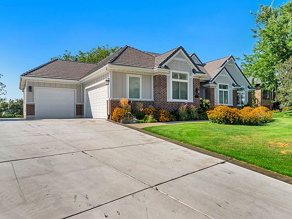 3rd image of 1567 Ridgeview Cir
