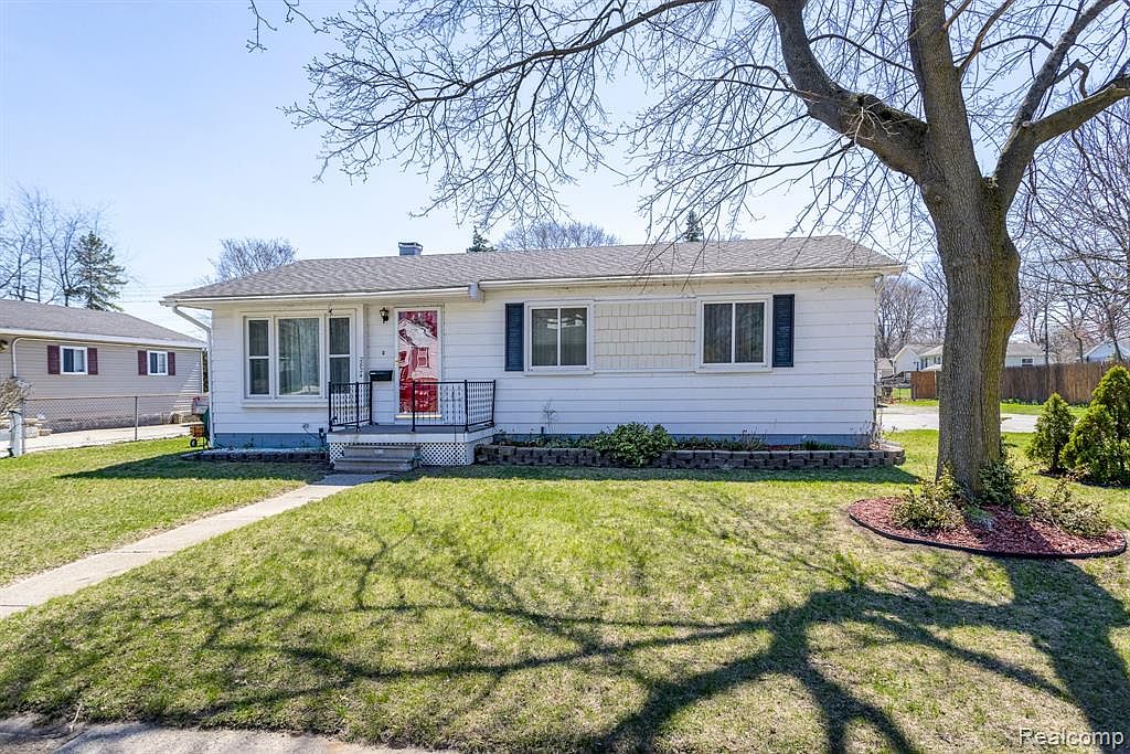 2824 Peavey St, Port Huron, MI 48060 Zillow