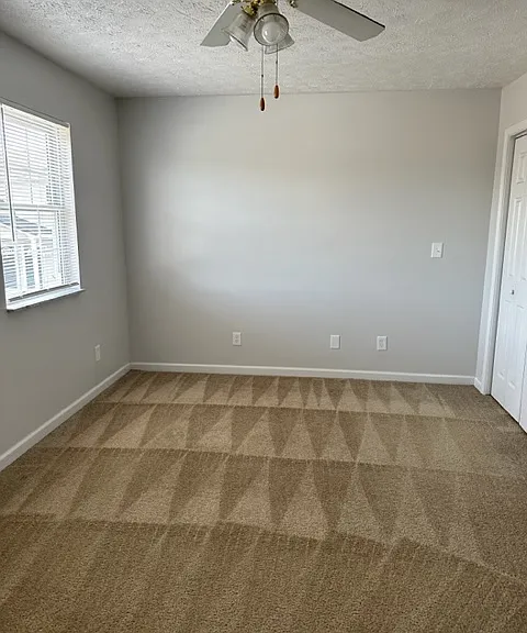 Sleepy Hollow Townhomes — Photo 11