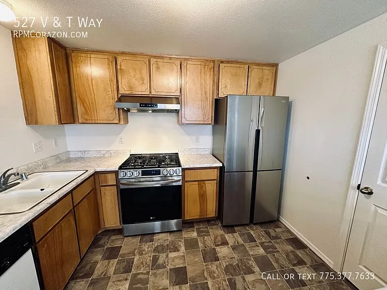 527 V & T Way — Photo 6