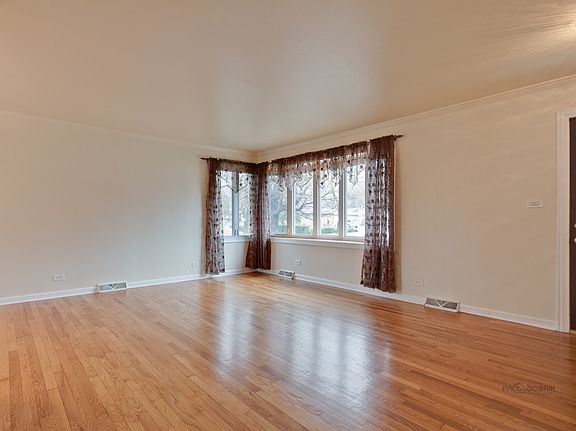 3rd image of 801 E Greenwood Dr