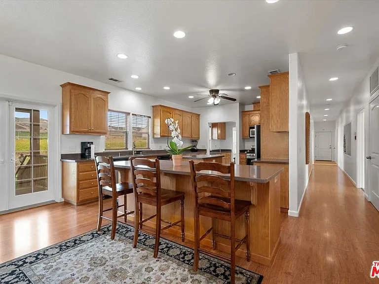 220 Hans Pl — Photo 13
