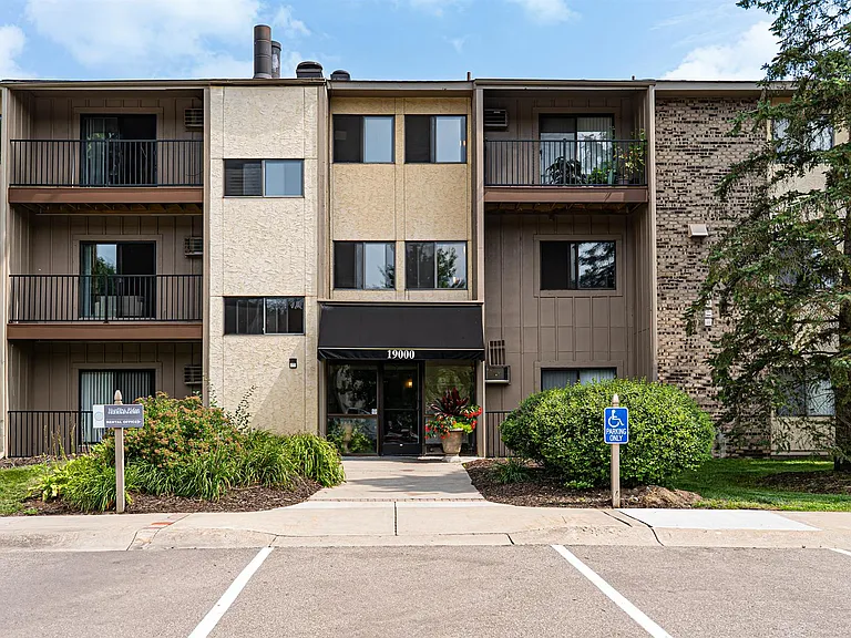 Hunters Ridge — Photo 1