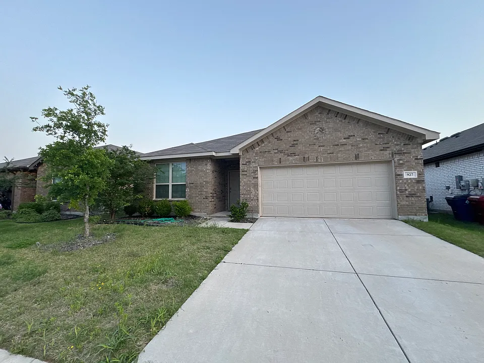 927 Hurstwood Dr