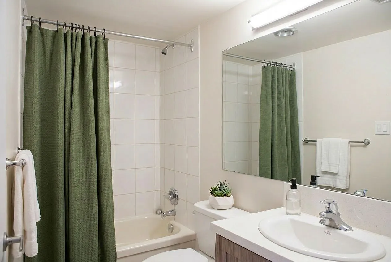 Fontainebleau Apartments — Photo 3
