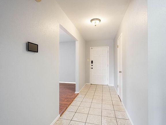 3rd image of 2807 Maxwell Dr