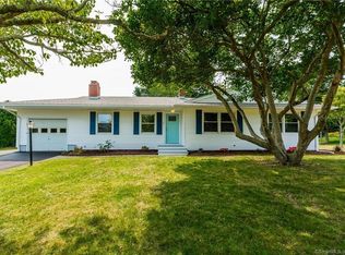7 Albacore Dr, Waterford, CT 06385