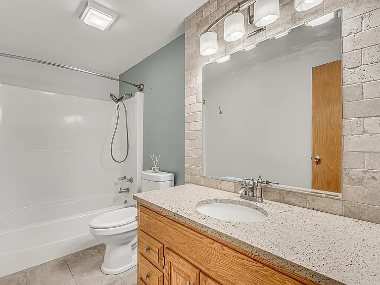 1425 W 54th St — Photo 5