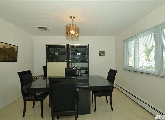 4th image of 21 Stonywood Dr