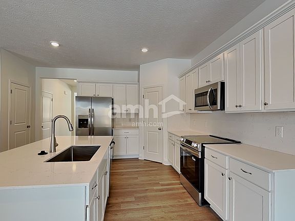 3rd image of 208 Deanscroft Dr