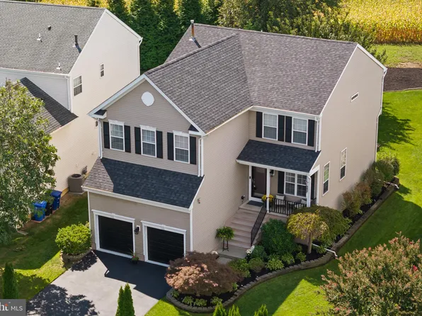 51 Lincoln Dr, Columbus, NJ 08022