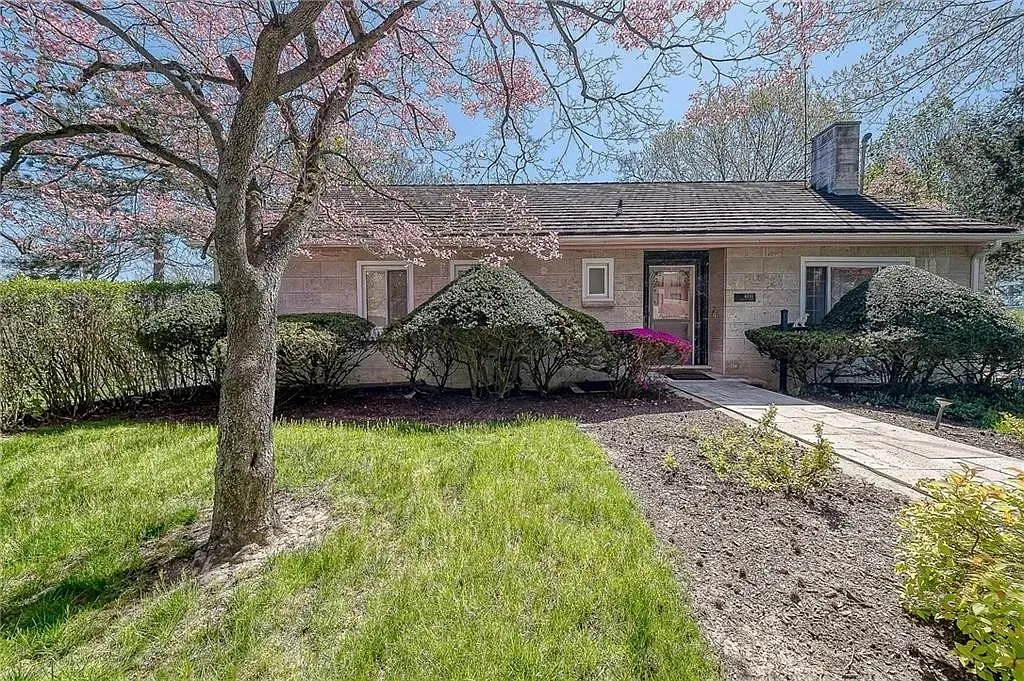 2 bed, 1.5 bath, 1370 sqft, $2,150 — Photo 1