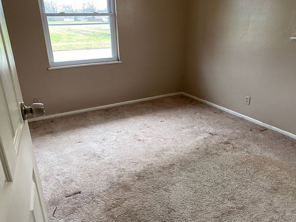 2nd image of 1006 Bennett Ave NW