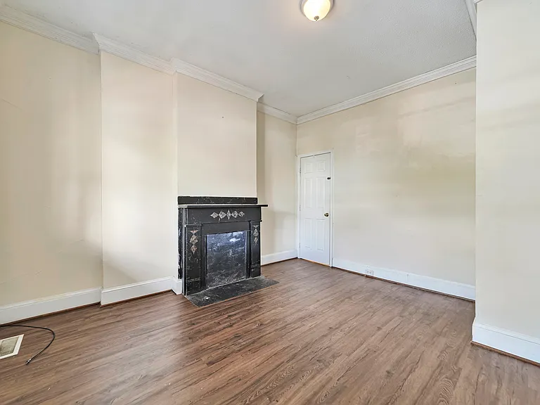 1233 W Cary St — Photo 8