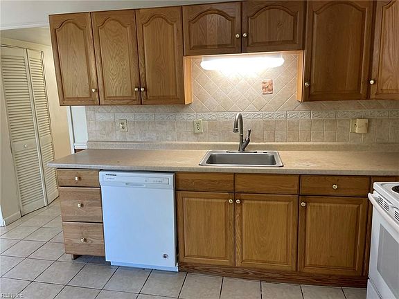 3rd image of 3006 Dekolta Ct