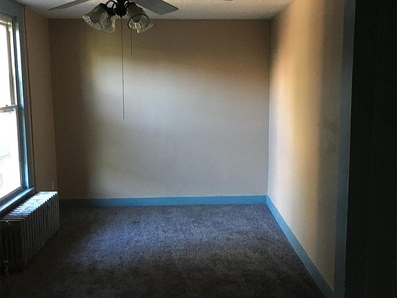 5th image of 257 4th St APT 1