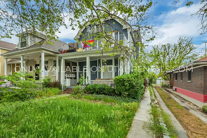 1 bed, 1.0 bath, 450 sqft, $1,050 — Photo 3