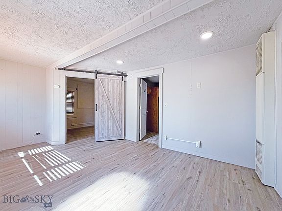 5th image of 630 N Washington St