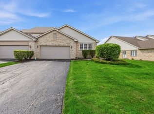 104 Iliad Dr, Tinley Park, IL 60477