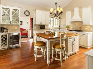 560 Perch Lake Rd, Hudson, WI 54016