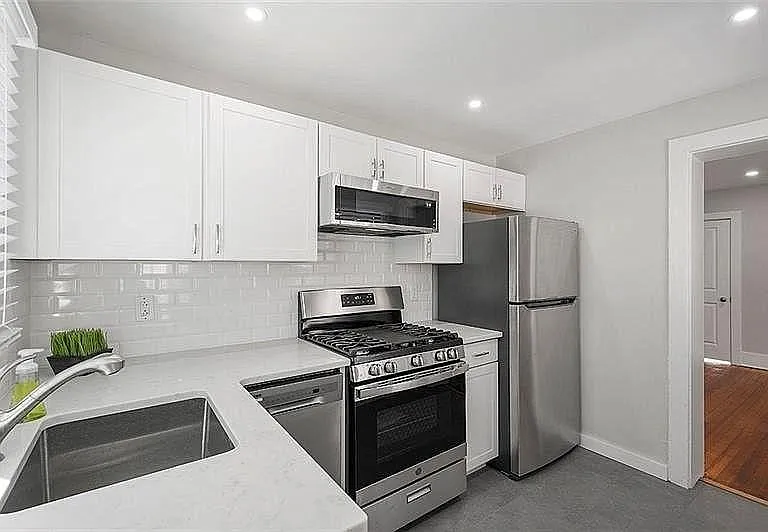 6410 Phillips Ave — Photo 11