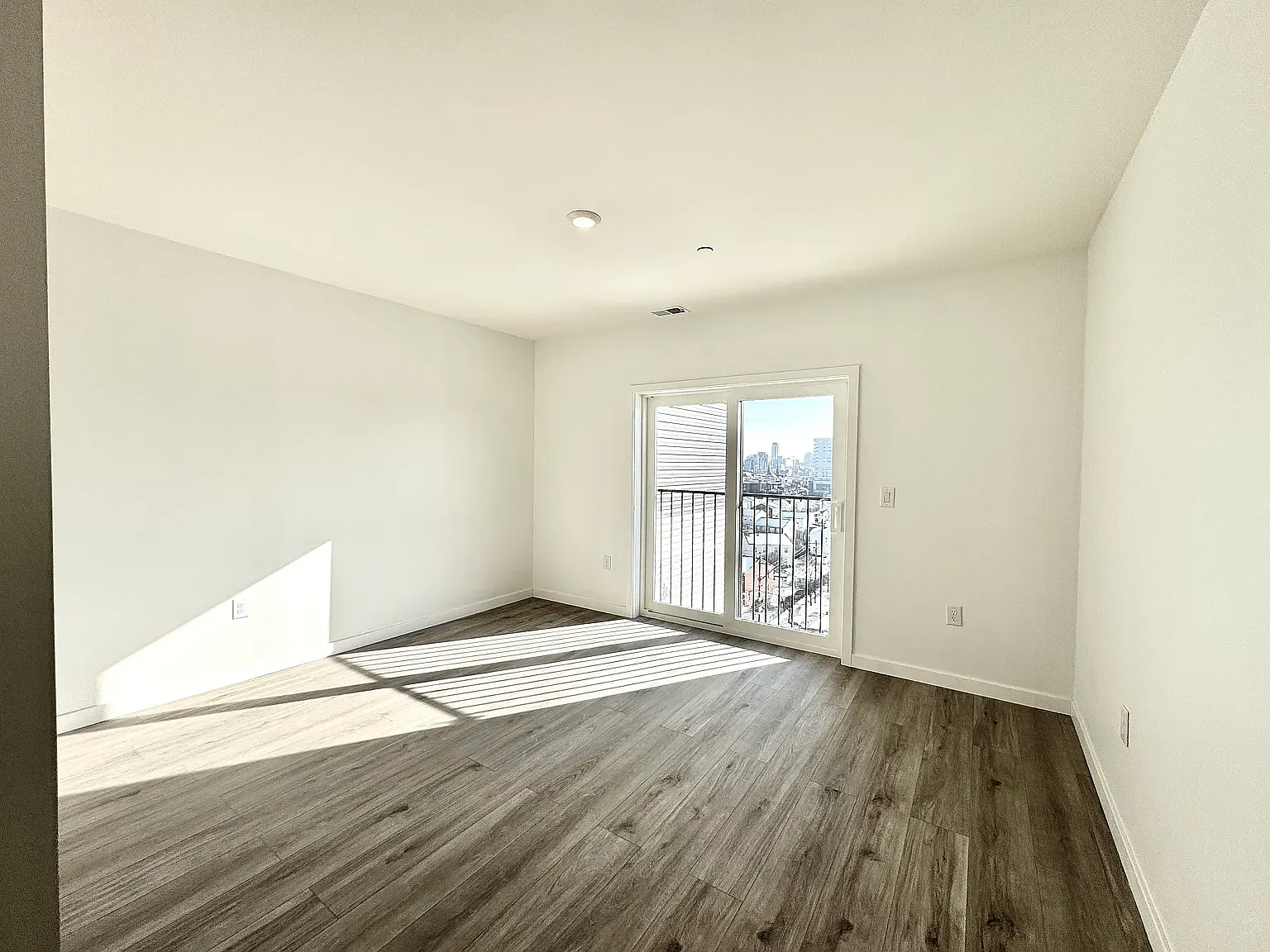 2 bed, 1380 sqft, $3,323 — Photo 4