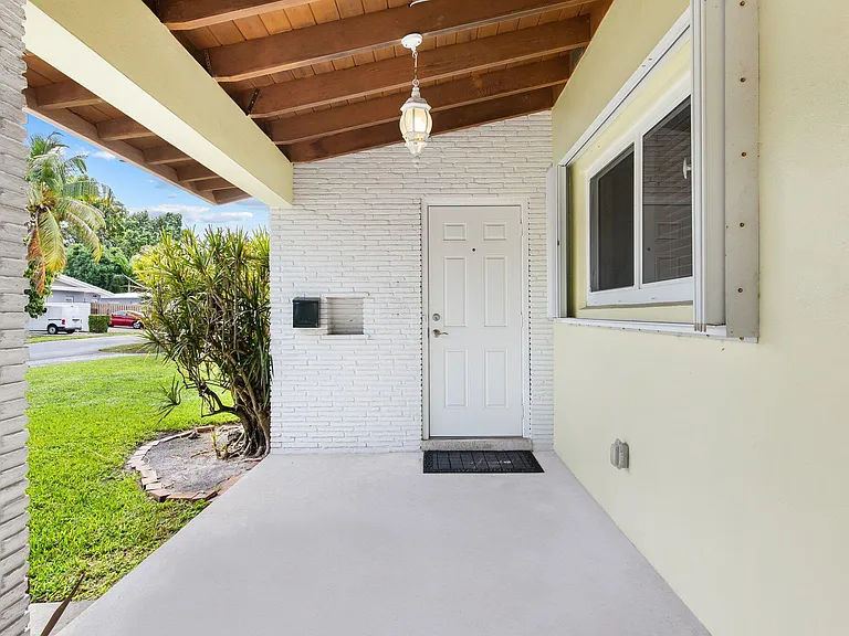 1209 NE 18th Ave — Photo 18