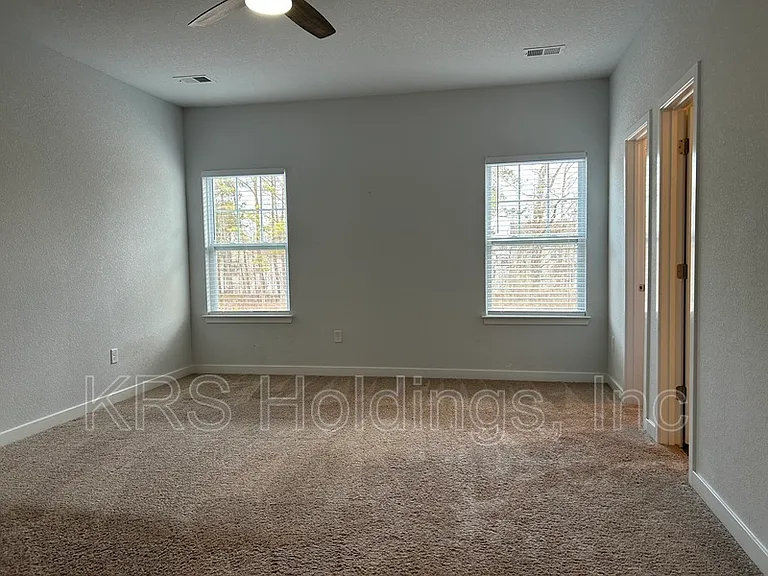 4724 Kilby Dr — Photo 8
