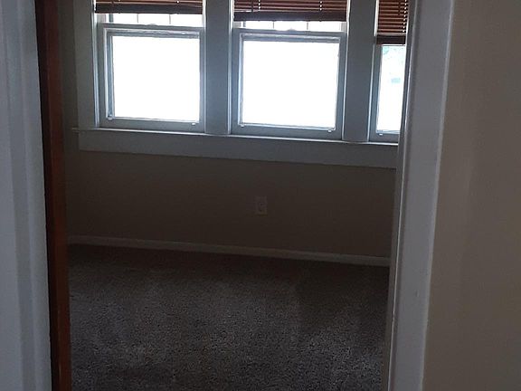 Entry to front bedroom