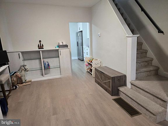 5th image of 238 Filmore St