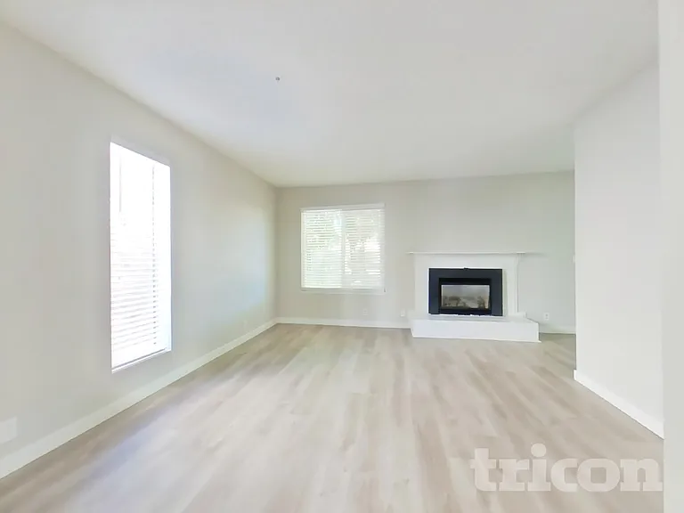 1107 Nadene Dr — Photo 3