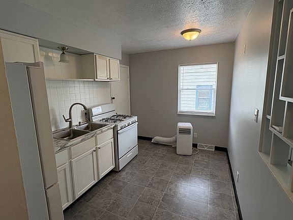 3rd image of 2711-2713 Christensen Ave