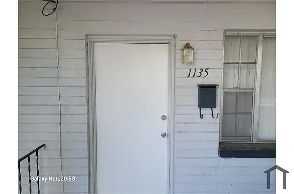 Building Photo - 1135 Martha Dr #1135