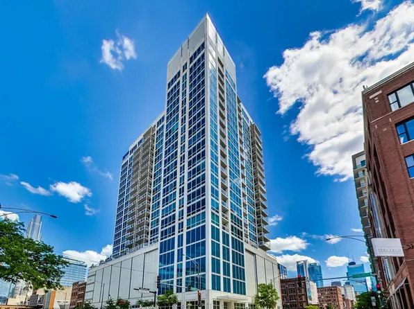 757 N Orleans St #2008, Chicago, IL 60610