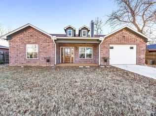 208 Bonnie St, Lindale, TX 75771